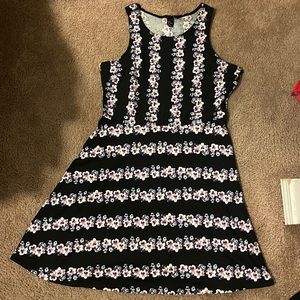 H&M women’s black floral print dress